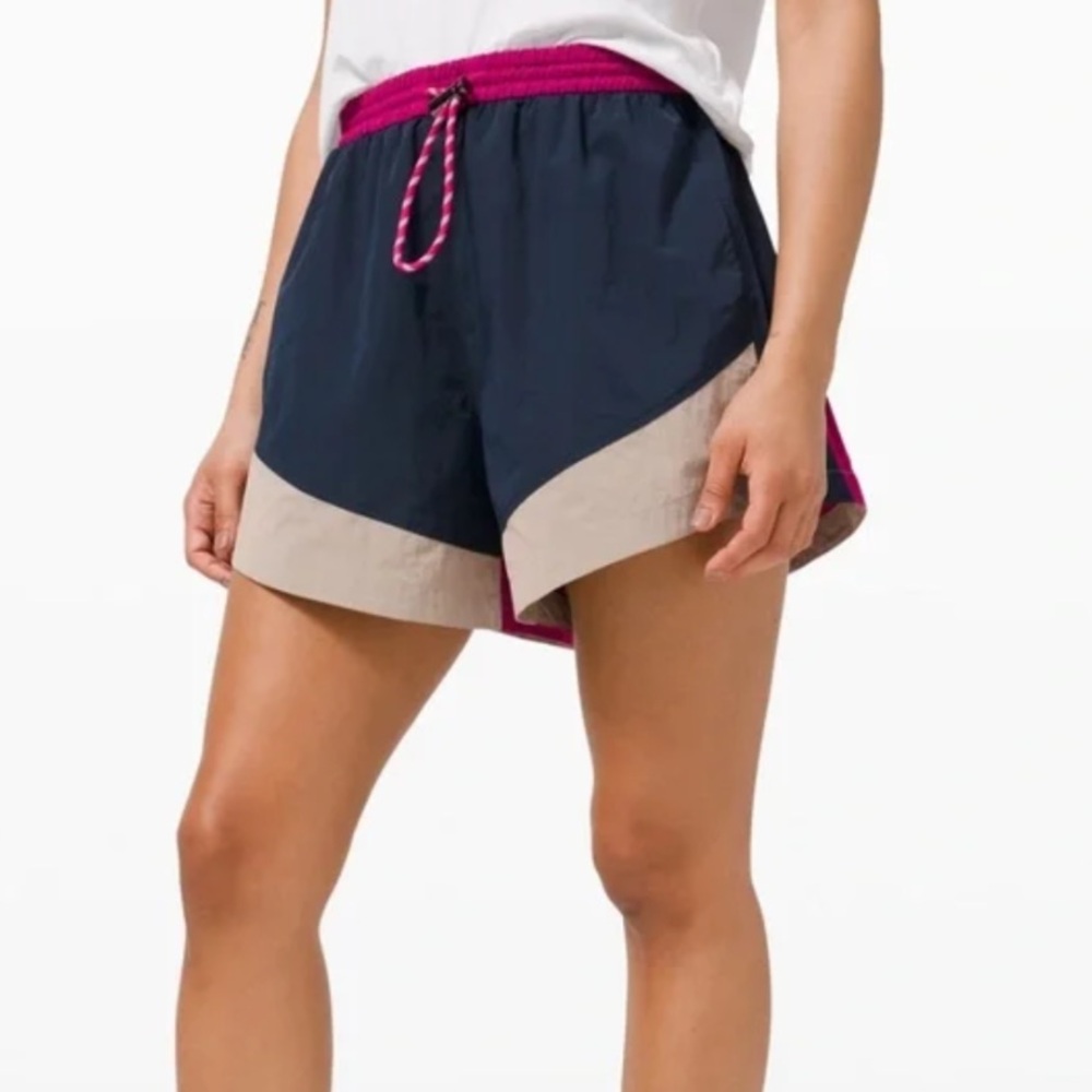 Lululemon Evergreen Shorts HR Drawcord ER Tie Logo Women Athletic Colorblock